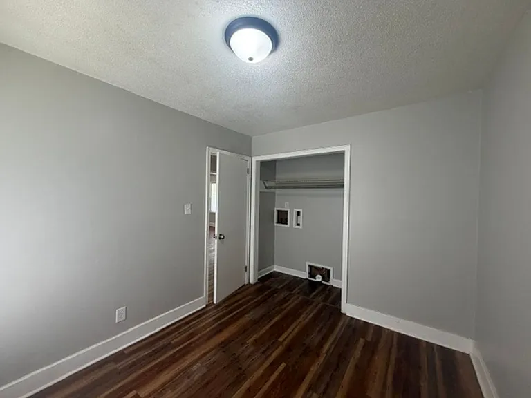 5007 Higgins St — Photo 10
