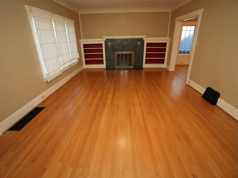 4227 Burke Ave N — Photo 2