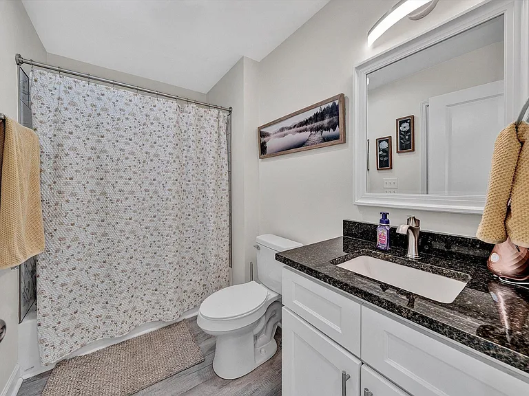 140 W Calhoun St — Photo 8