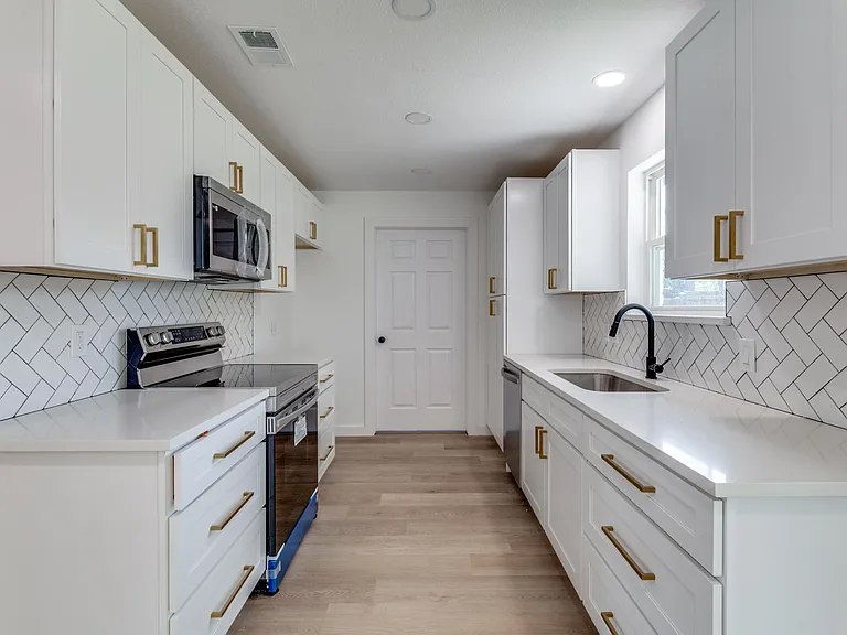 1101 Spring Brook Dr — Photo 7