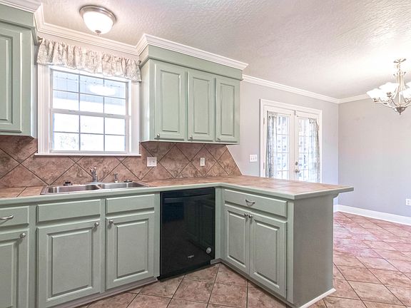 5th image of 106 Longwood Place Dr W