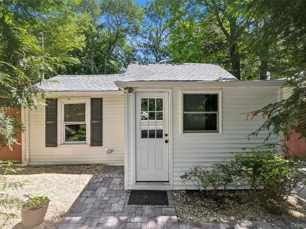 26 Flanders Boulevard, Flanders, NY 11901