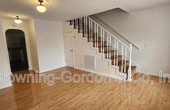 2nd image of 2514 Glenrose Ave #B