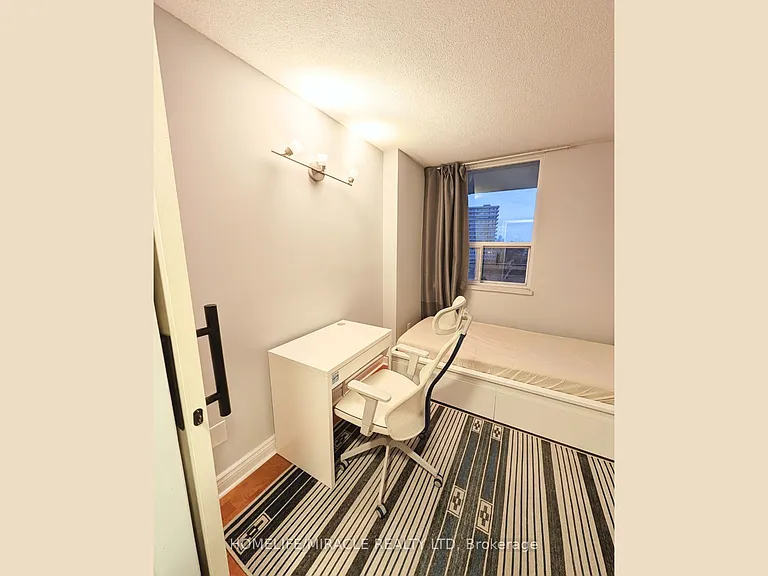 1 Royal Orchard Blvd #906 — Photo 7
