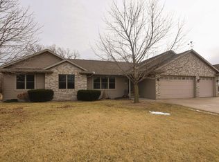3355 Nelson Rd, Oshkosh, WI 54904