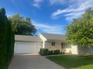 2 Thomas Ct, Mackinaw, IL 61755