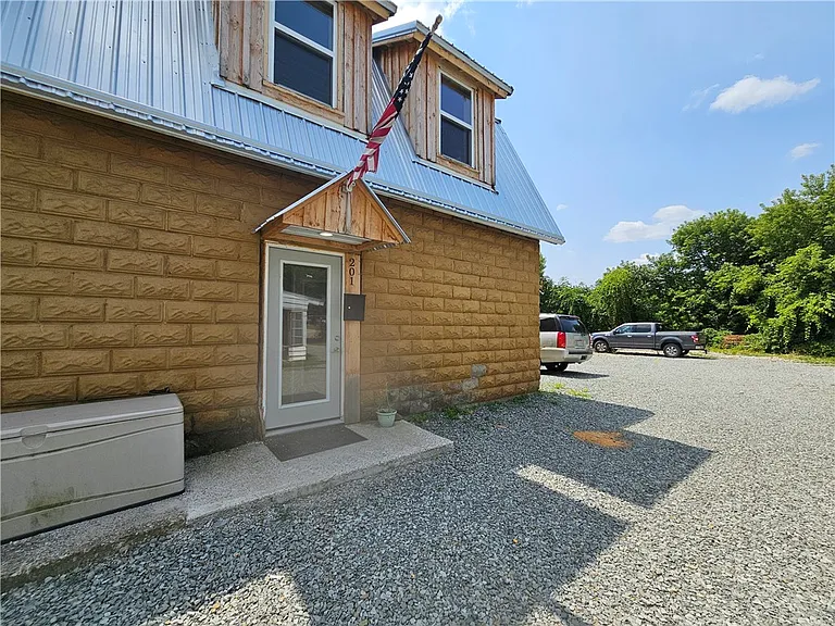207 East Ave — Photo 1