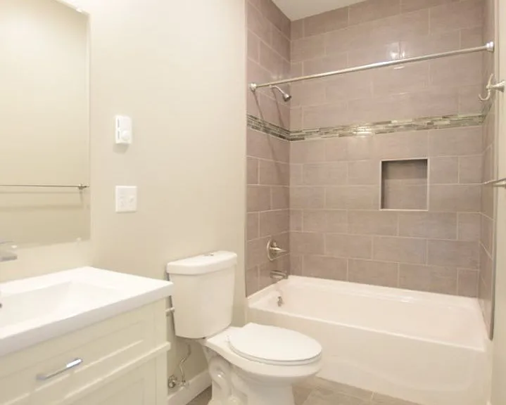 217 Columbia St — Photo 146