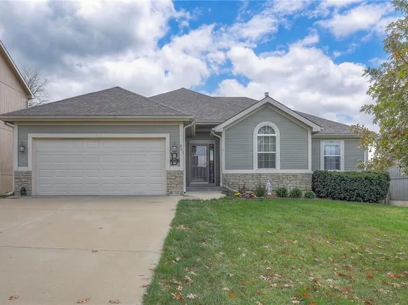 801 Glenview St, Leavenworth, KS 66048