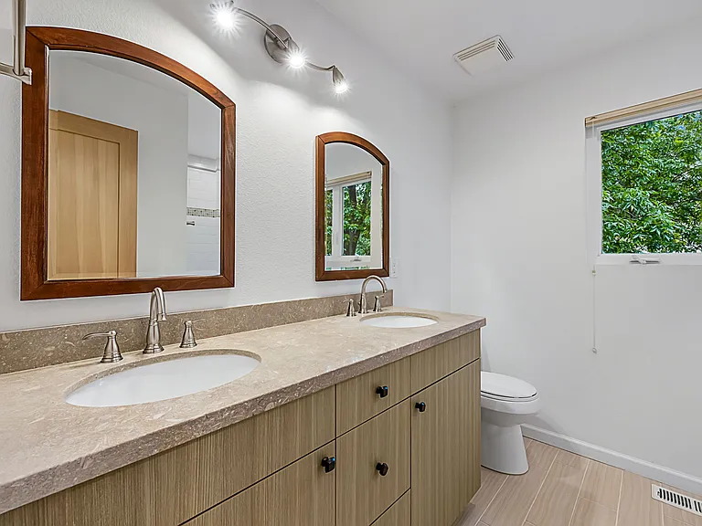 1420 S Pratt Pkwy — Photo 13