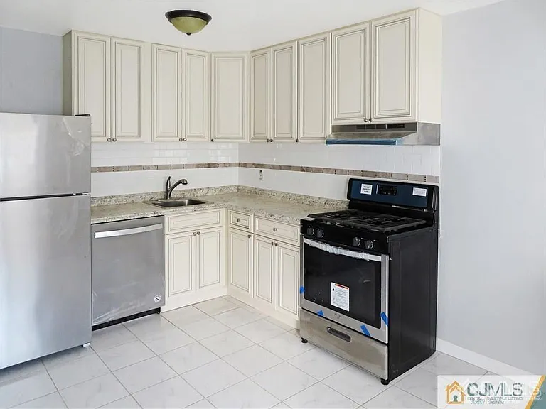 13 Lake Ave #5A — Photo 2