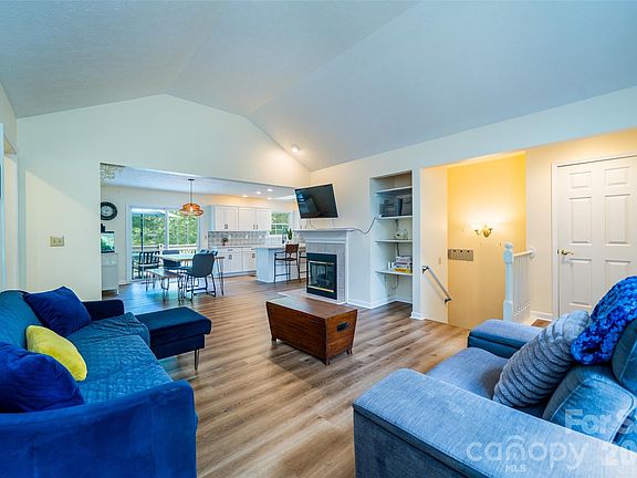 3rd image of 7 Firestone Ct