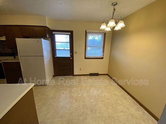 4th image of 1921 Bellerive Dr