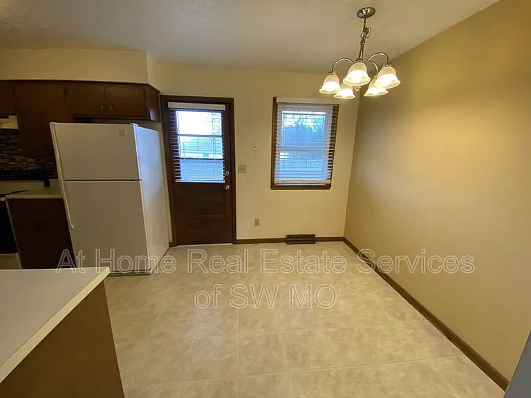 1921 Bellerive Dr — Photo 4