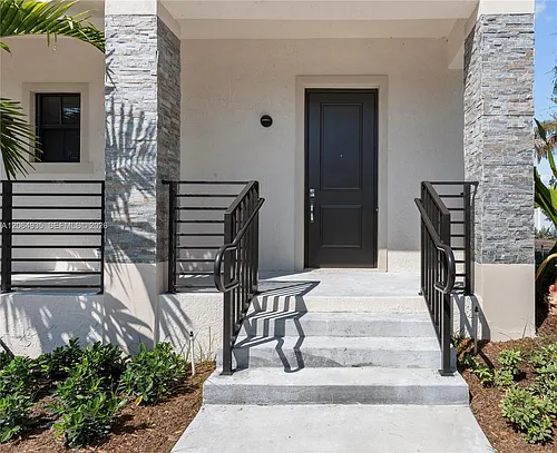 5745 SW 44th Ct #101 Photo 1 5745 SW 44th Ct #101 Photo 1