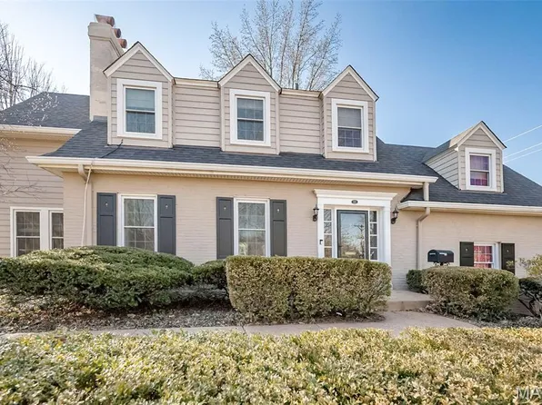 11 Middlesex Dr, Saint Louis, MO 63144