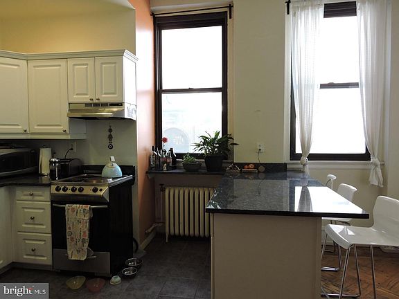 5th image of 250 S 13th St APT 1D