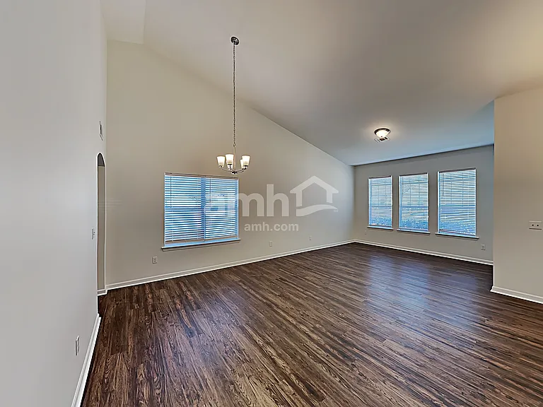 39 Camden Way — Photo 5