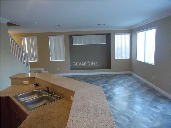 4th image of 210 Hickory Heights Ave