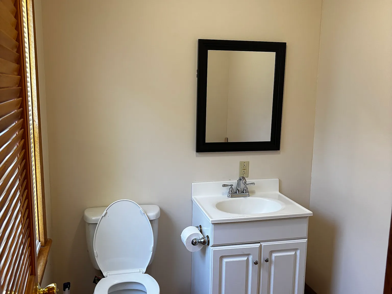 2 bed, 1.5 bath, 1185 sqft, $1,300 — Photo 2