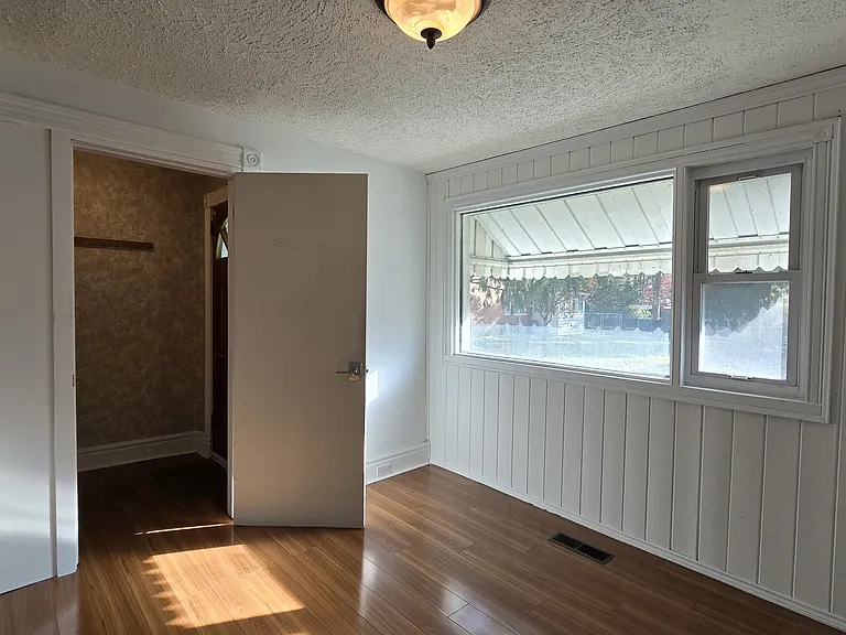 75 Rogers Ave — Photo 9