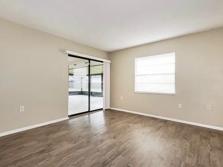 1720 Lake Crest Ave — Photo 2