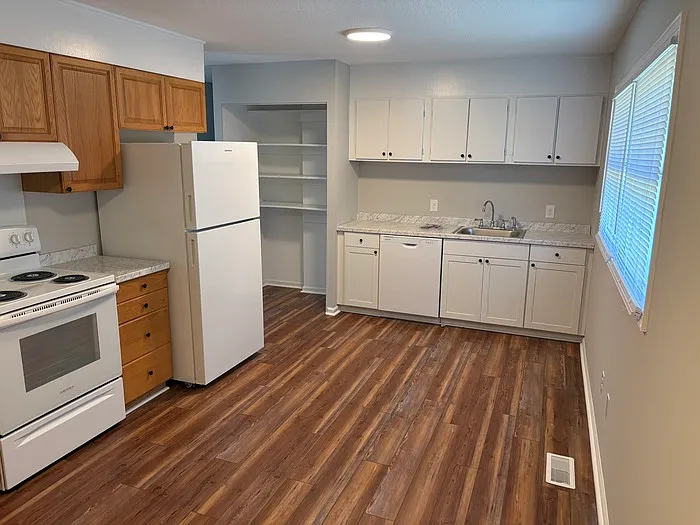 819 2nd St — Photo 3