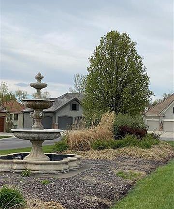 5th image of 824 NE Del Lago Ct