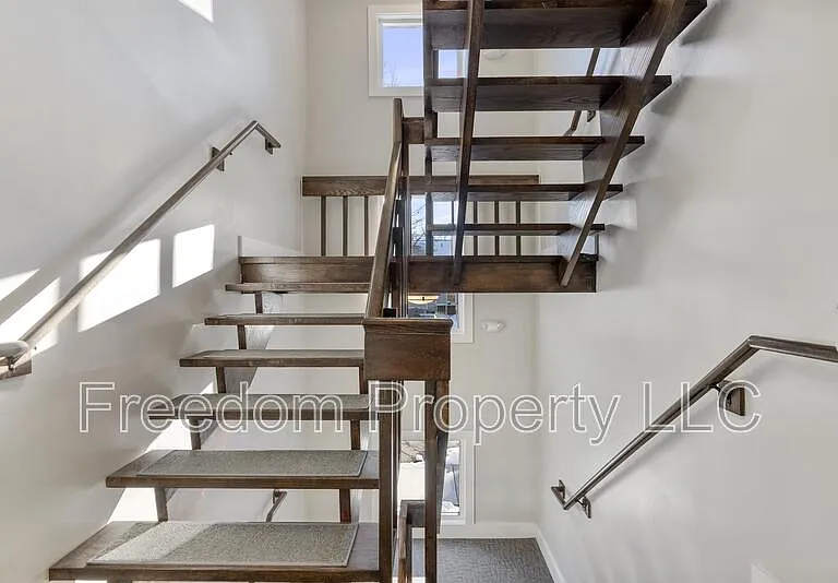969 Hopmeadow Street — Photo 5