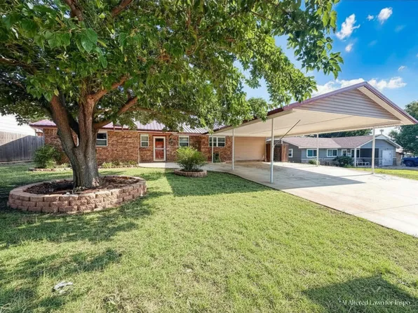 2915 Cheyenne Dr, Woodward, OK 73801
