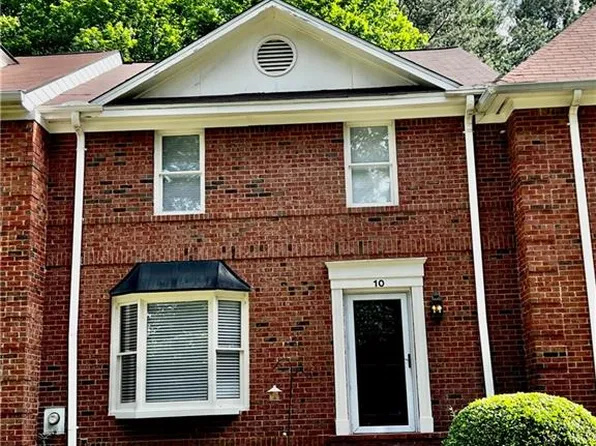 10 Huntington Place Dr, Sandy Springs, GA 30350