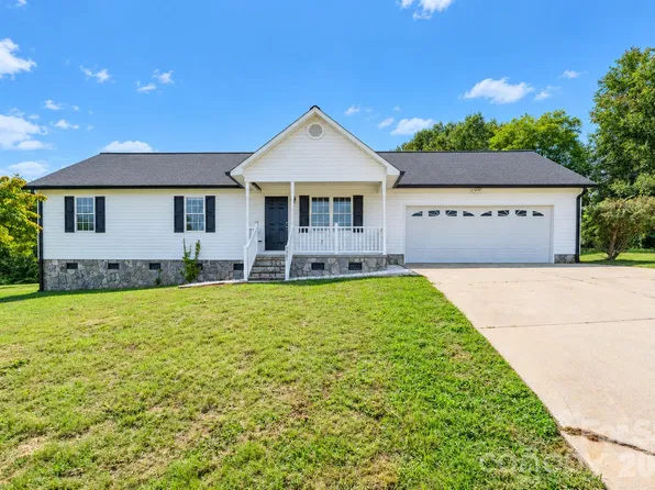 1061 Isenhour Ct, Maiden, NC 28650