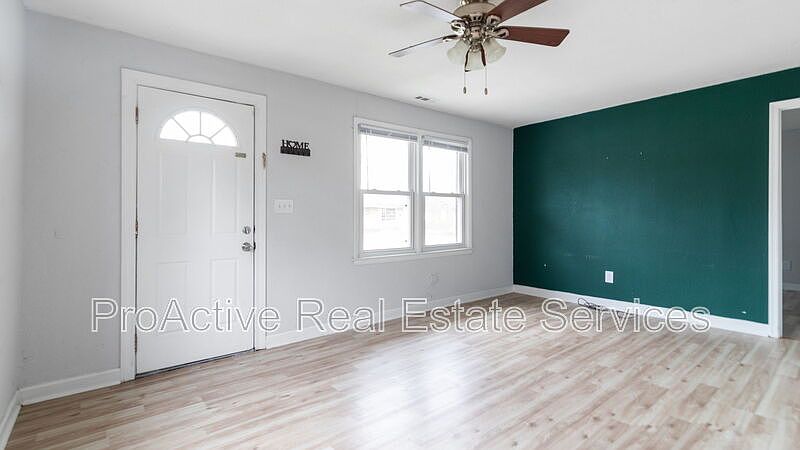 1st image of 33 Carver Cir