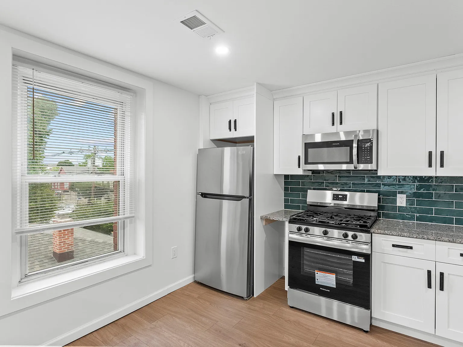 1 bed, 650 sqft, $1,950 — Photo 3