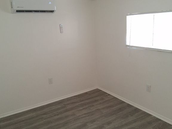 5th image of 220 W Lincoln St #3