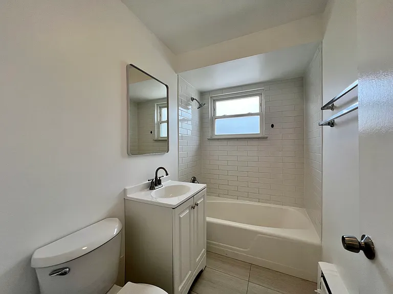 6540 N Damen Ave #2S — Photo 11