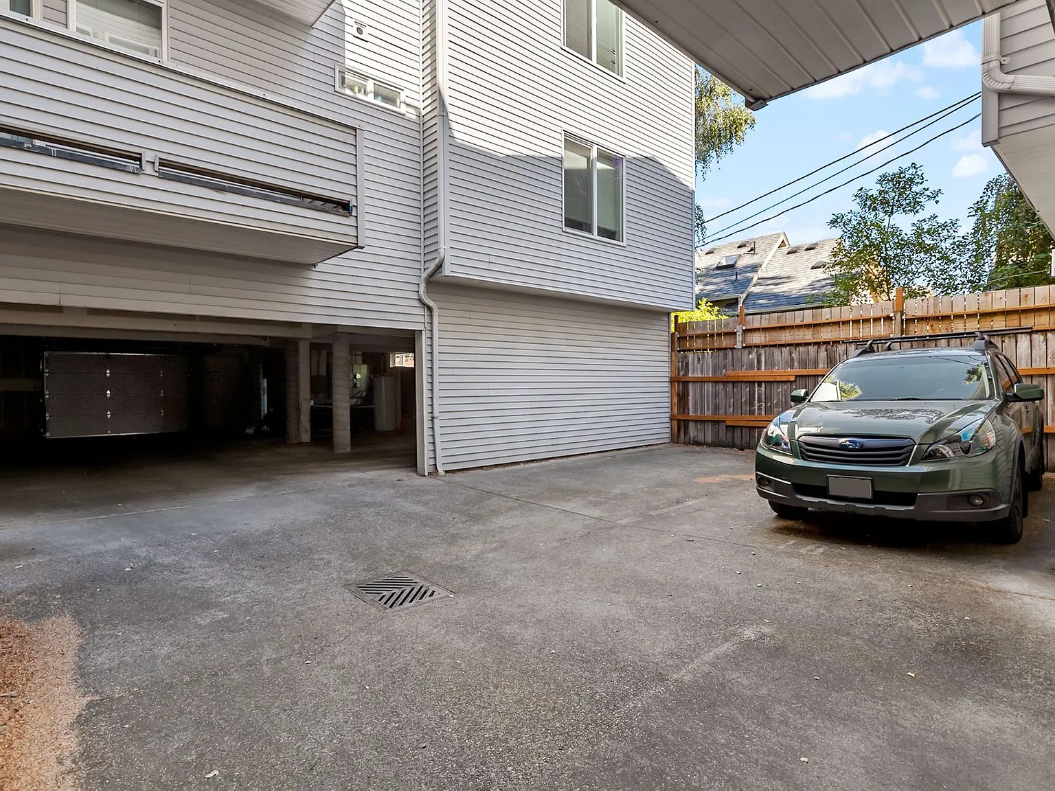 Private Apartments in The Pinehurst Neighborhood — Photo 1