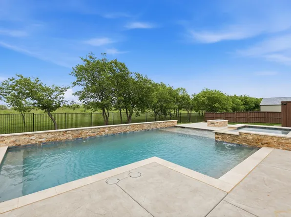 5013 Diamond Dr, Sanger, TX 76266