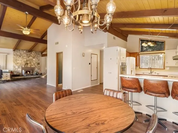 744 Oriole Rd, Wrightwood, CA 92397