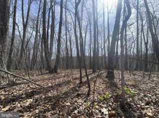 2 Crestview Ln, Berkeley Springs, WV 25411