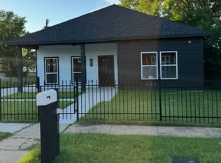 907 E Humbolt St, Fort Worth, TX 76104