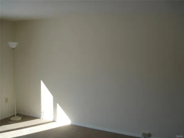 8217 Trevi Ln, Clay, NY 13041