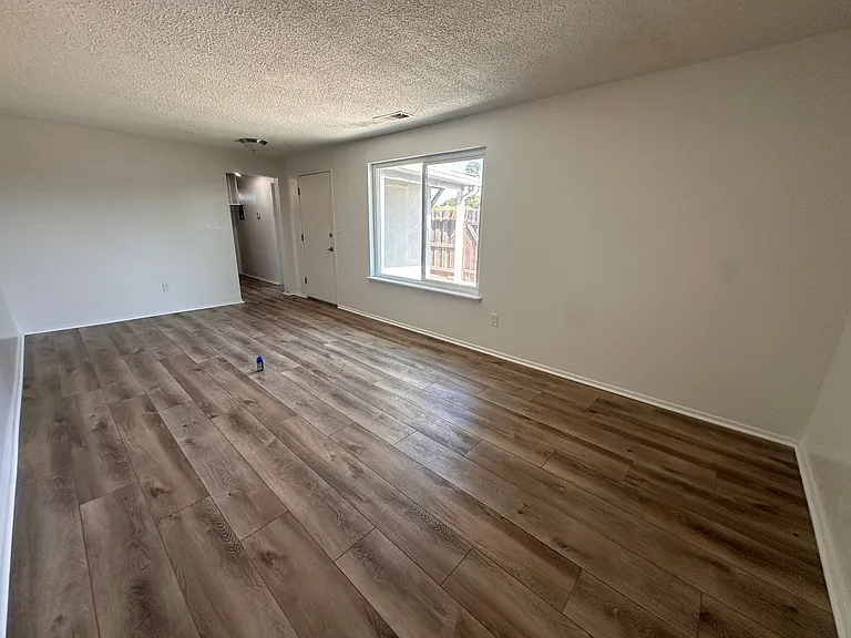 1107 W G St #A — Photo 8