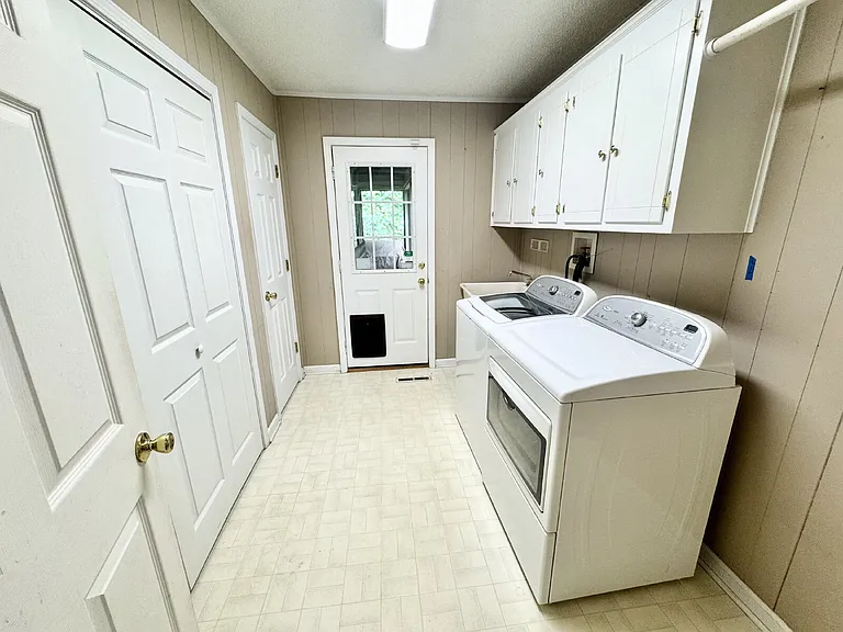 1713 E Main St — Photo 21