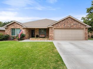 1009 Dogwood Ave, Idalou, TX 79329