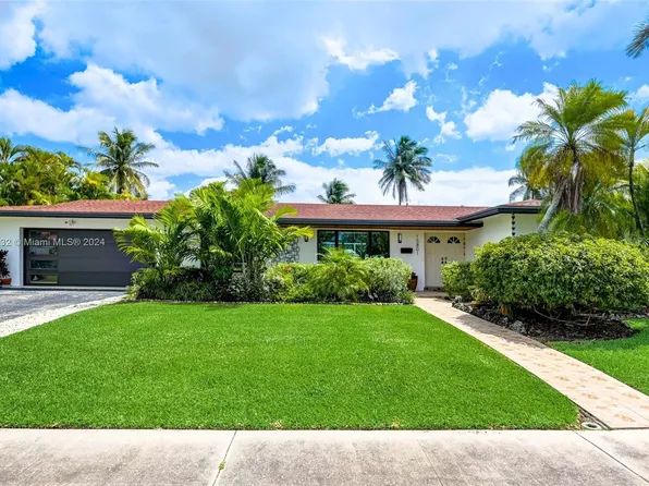 15801 Palmetto Club Dr, Miami, FL 33157
