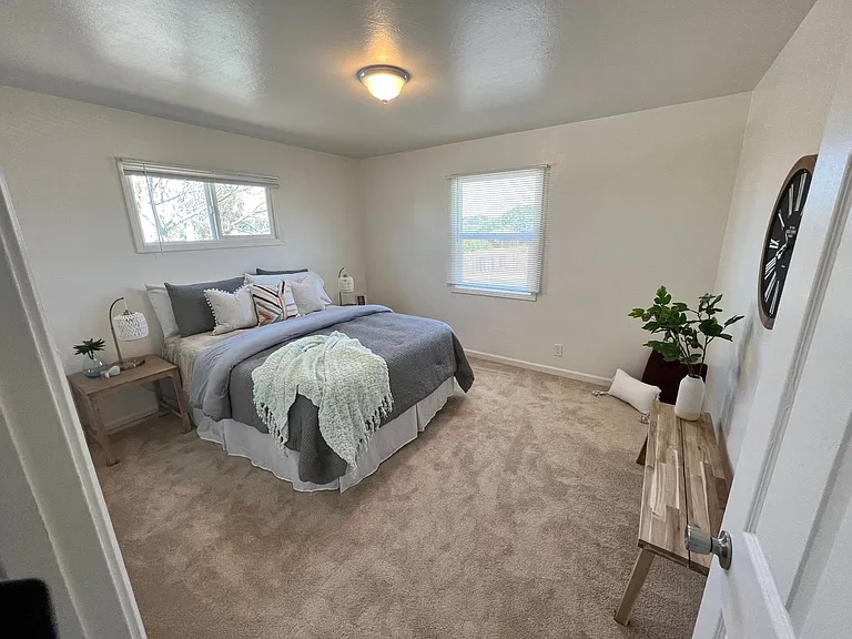 1560 La Salle Ave — Photo 8