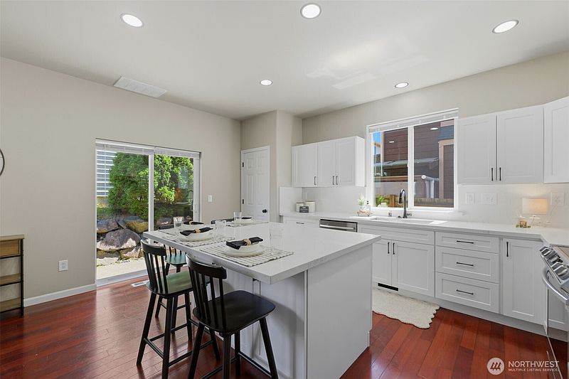 4th image of 19215 25th Avenue SE