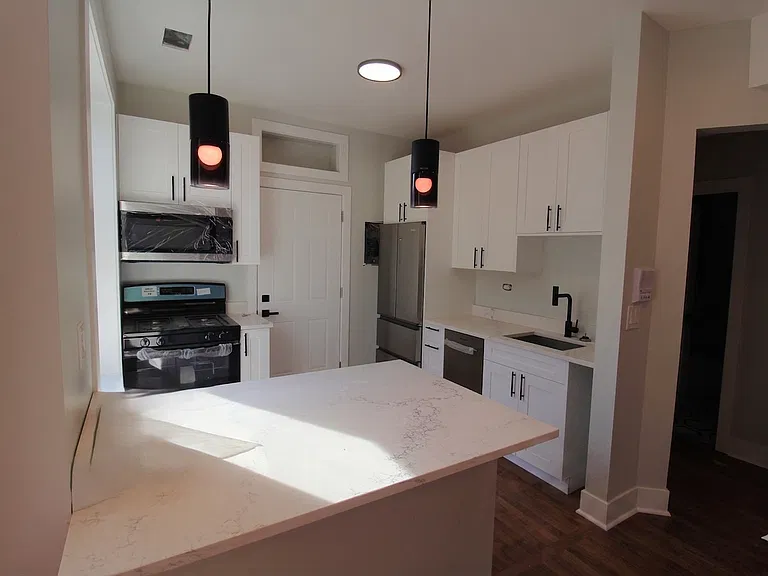 956 N Winchester Ave #2S — Photo 3