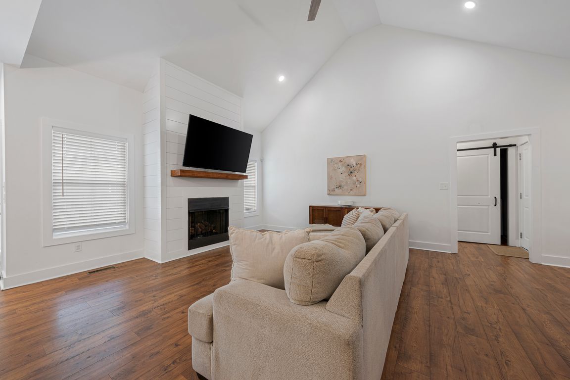 next background image